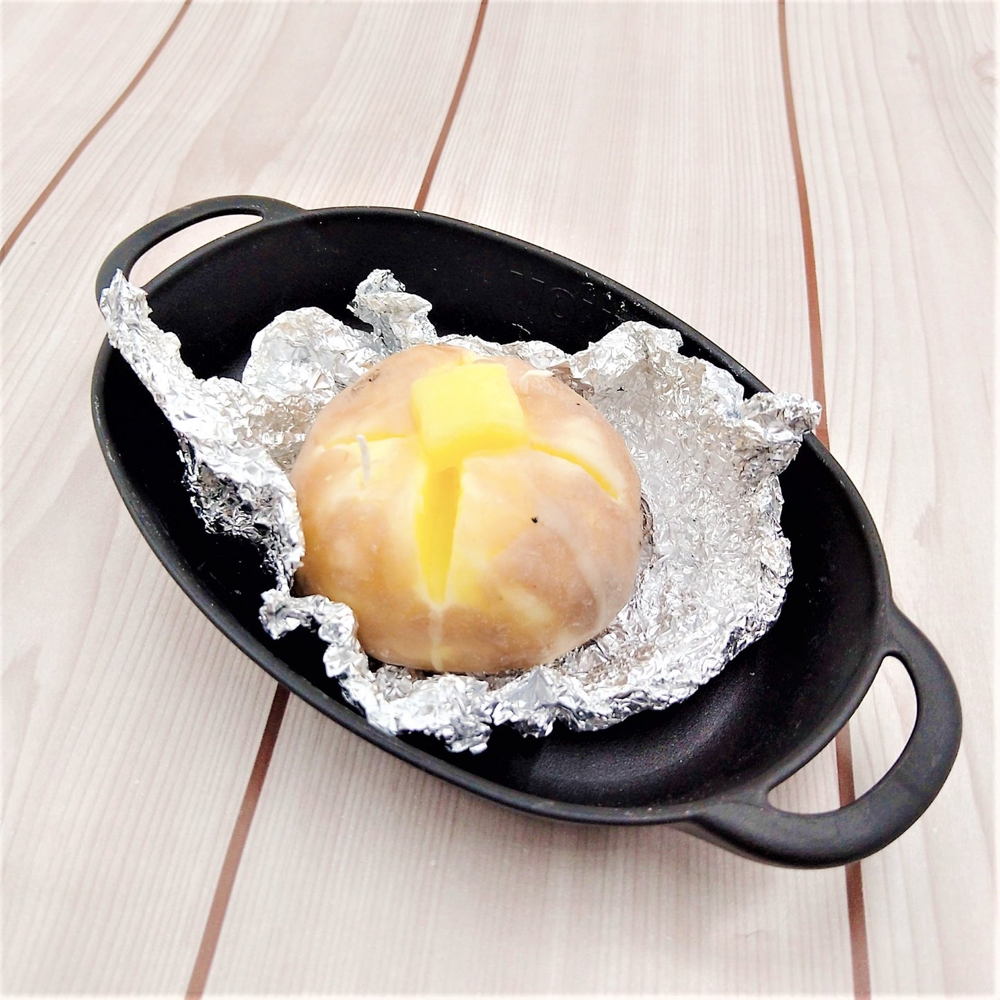蒸かした北海道男爵薯のバターのせキャンドル　Simply steamed Hokkaido Baron_potatoes with butter candle