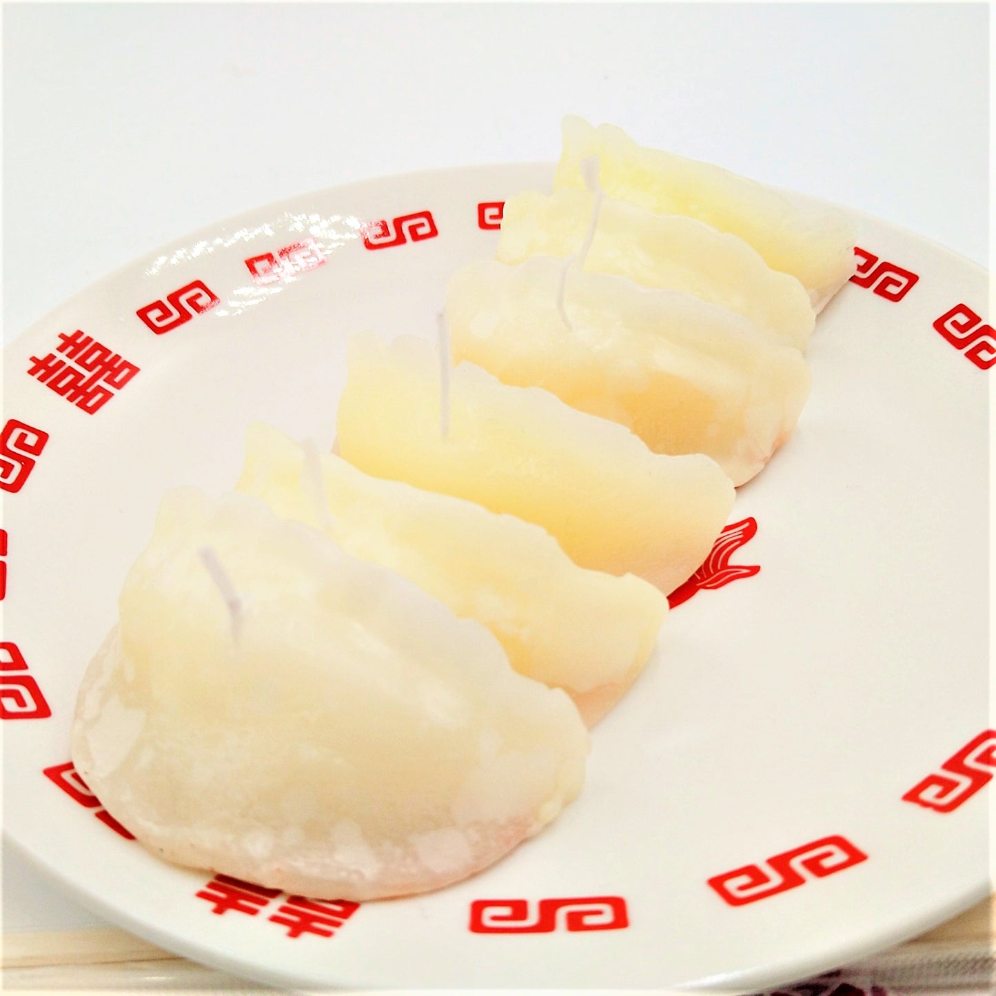 焼き餃子風キャンドル　日本の大衆中華屋の焼き餃子風のキャンドル　Grilled dumpling-style candles Grilled dumpling-style candles from a popular Chinese restaurant in Japan